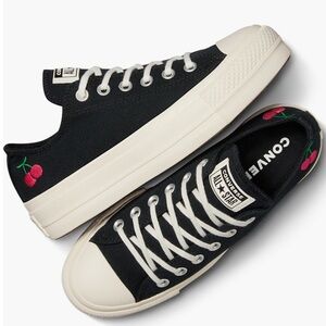 Converse Chuck Taylor All Star Lift Platform Sneakers black cherry New Size: 7M